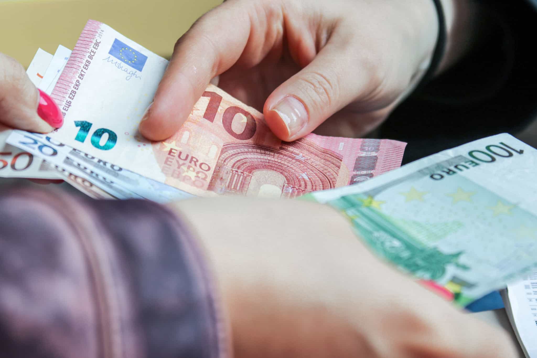 O que são juros simples e juros compostos?