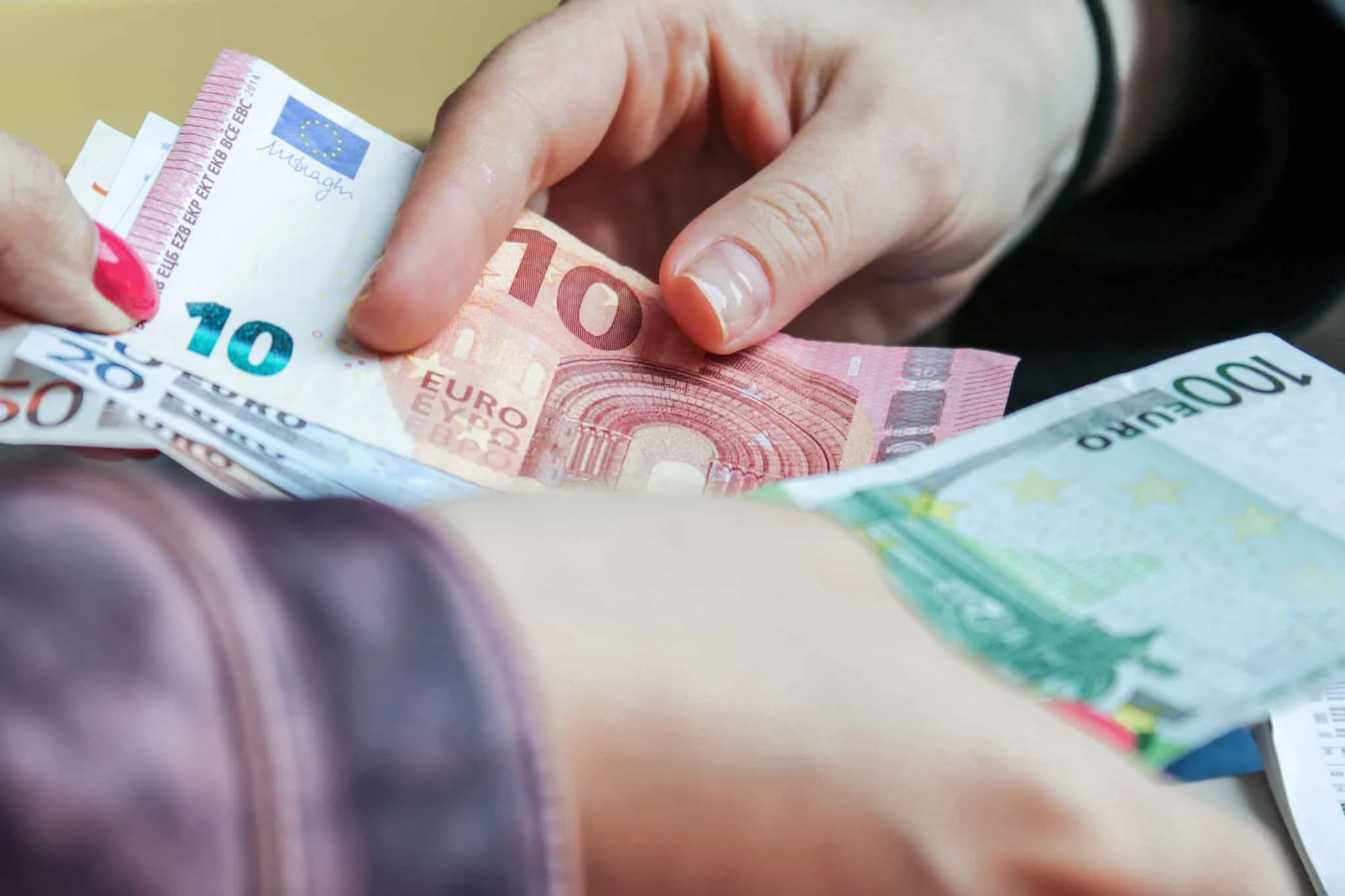 O que são juros simples e juros compostos?
