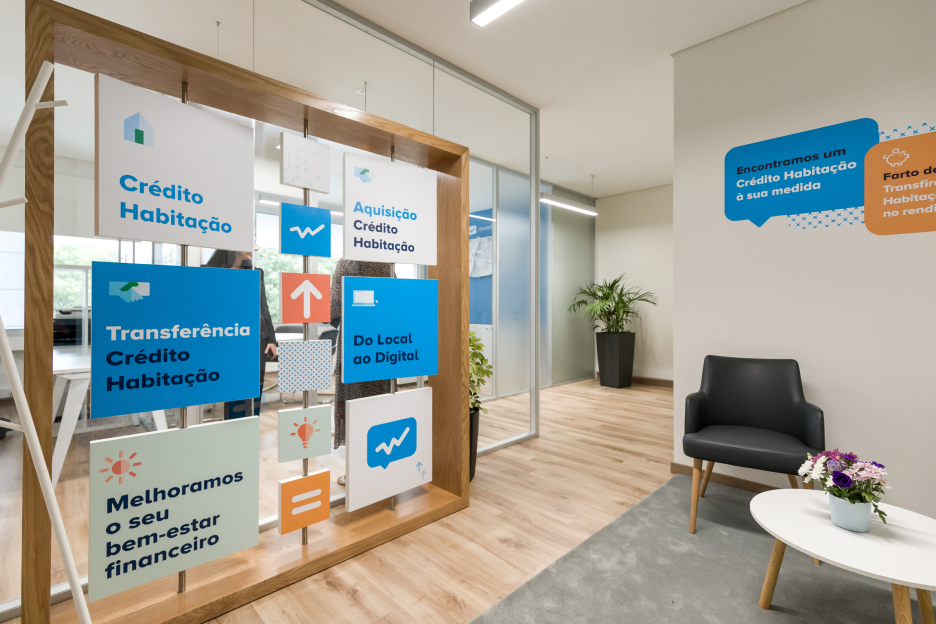Doutor-Financas-Rede-interior-loja-com-biombo