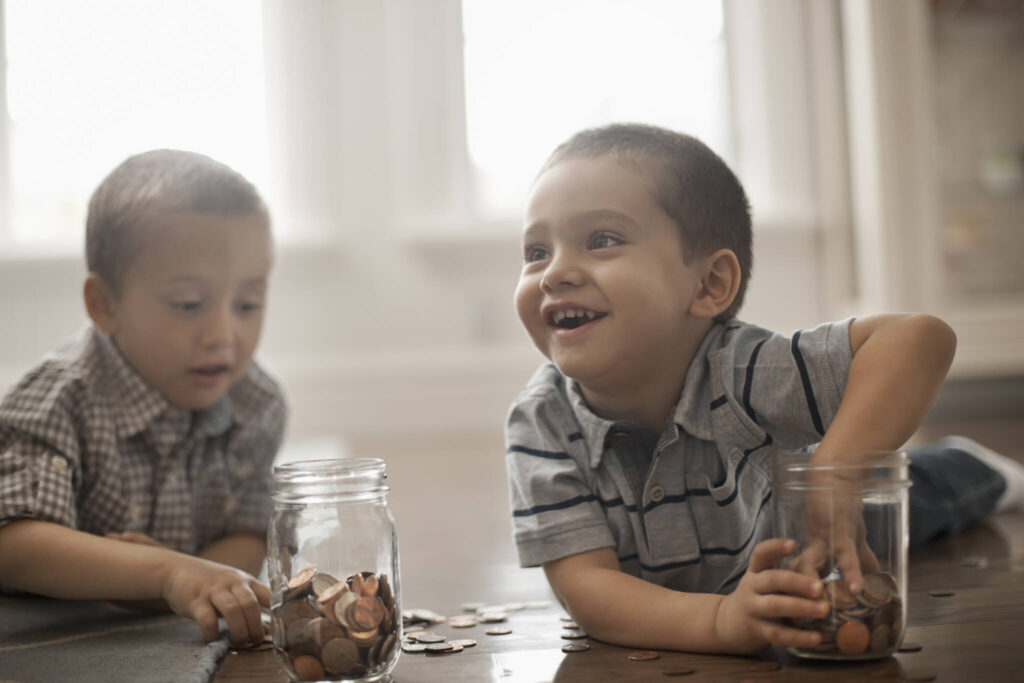Crianças e o dinheiro: Quando começar com a educação financeira?