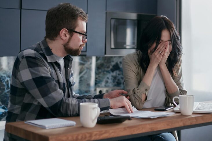 Casal que estava preocupada com as prestações dos créditos, mas procurou o Doutor Finanças para consolidar os seus créditos e poupou