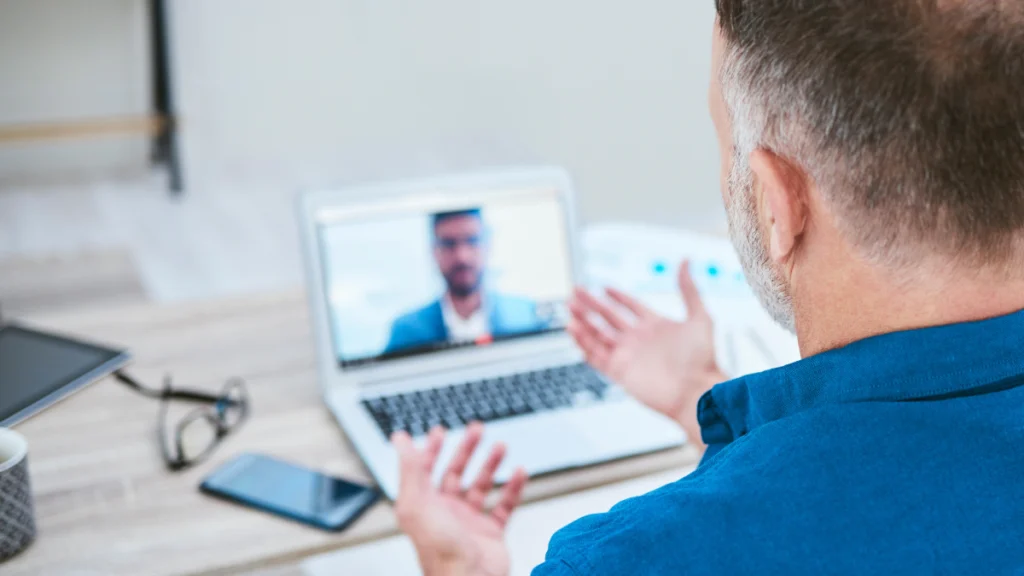 Entrevista de emprego através de vídeo chamada